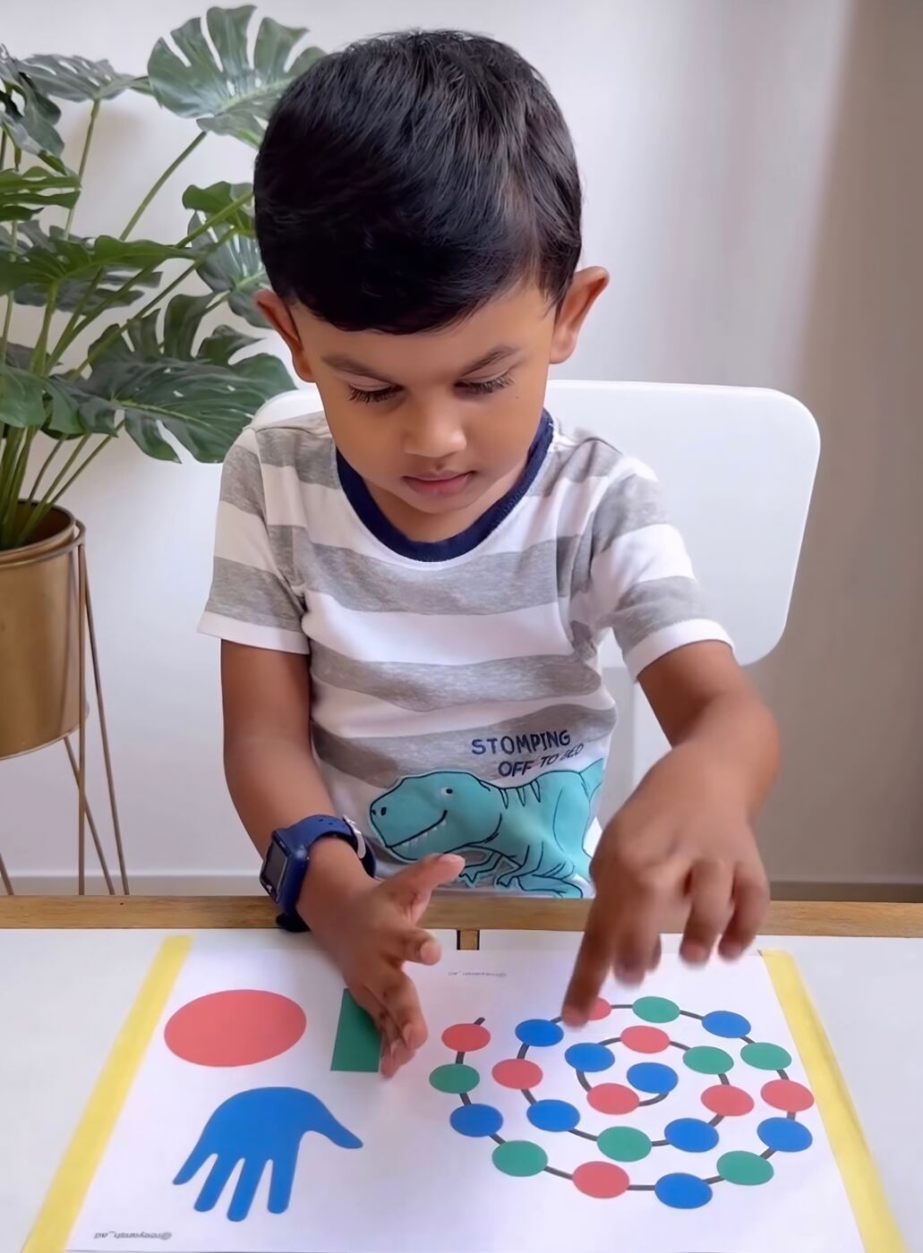 Niño realizando actividad NeuroKids Pro